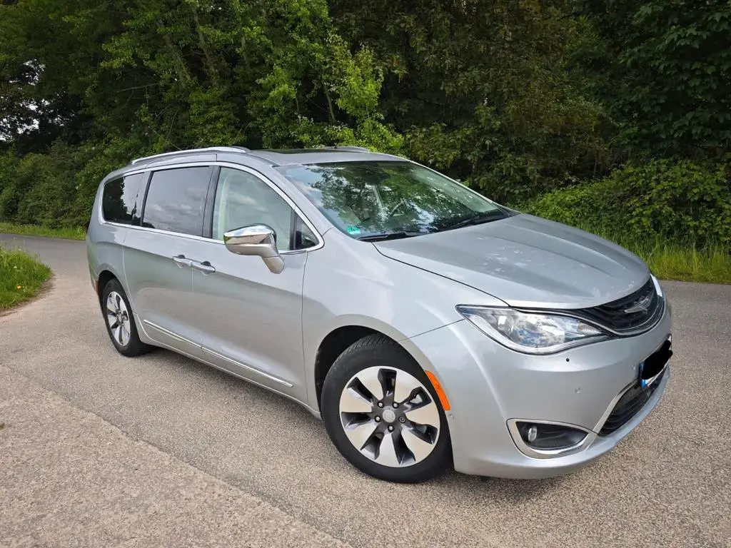 Main__Slider__Photo:Chrysler Pacifica Hybrid "Vollausstattung" 05/2018-1