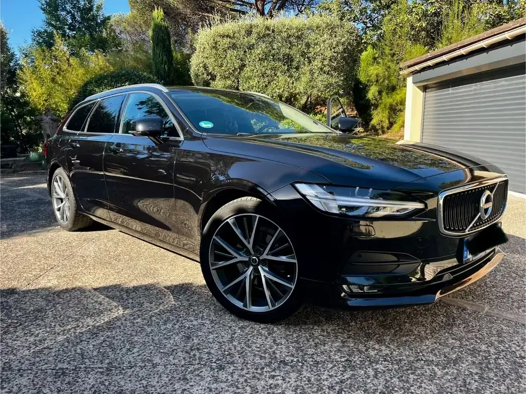 Main__Slider__Photo:Volvo V90 D4 MOMENTUM | Unfallfrei | Scheckheft 08/2017-1