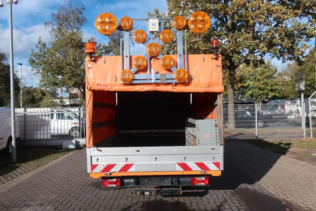 Main__Slider__Photo:Iveco Daily Pritsche Plane 35S13 2. Hand/ SHZ / FN:246 12/2012-0