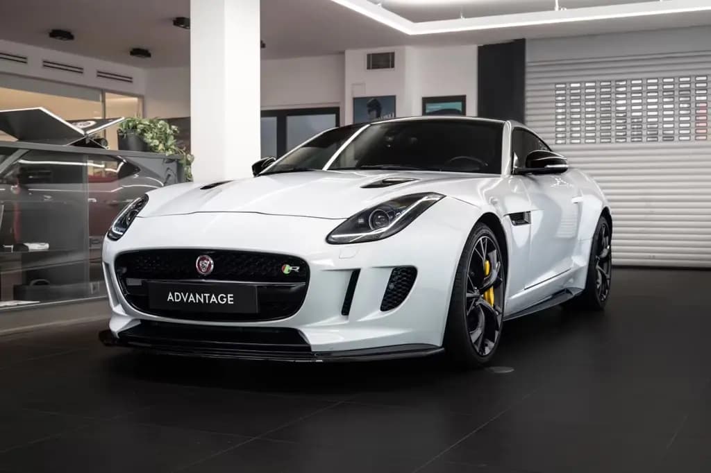 Main__Slider__Photo:Jaguar F-Type Coupe R/AWD/V8/Bluetooth/Bi-xenon 11/2014-0