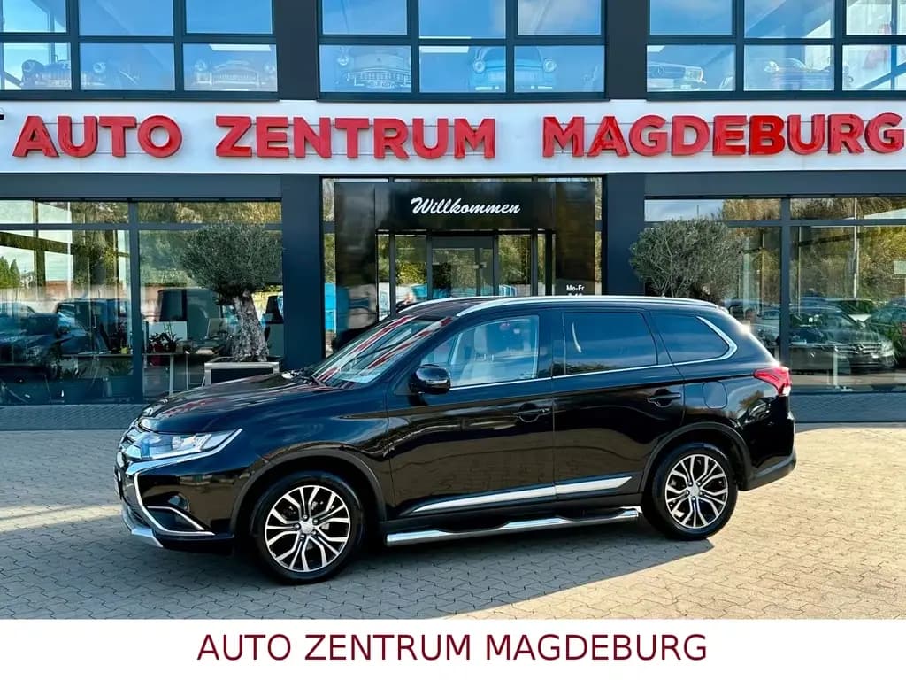 Main__Slider__Photo:Mitsubishi Outlander Top 4WD AUTOM*SD*KAMERA*7SITZER 09/2016-0