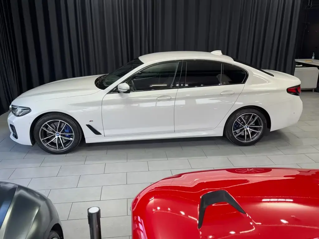 Main__Slider__Photo:BMW 5 Series 520d xDrive M Sport|HEAD-UP|ACC|LASER| 05/2021-1