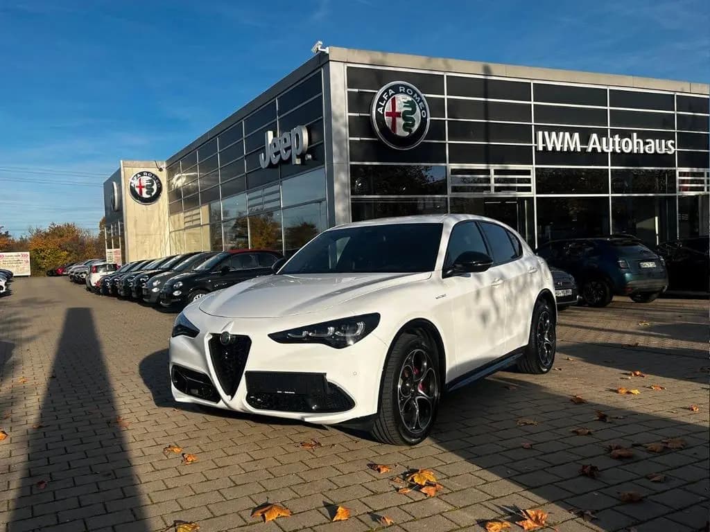 Main__Slider__Photo:Alfa Romeo Stelvio Veloce Q4 elektr. AHK, Premium-Paket 05/2023-0