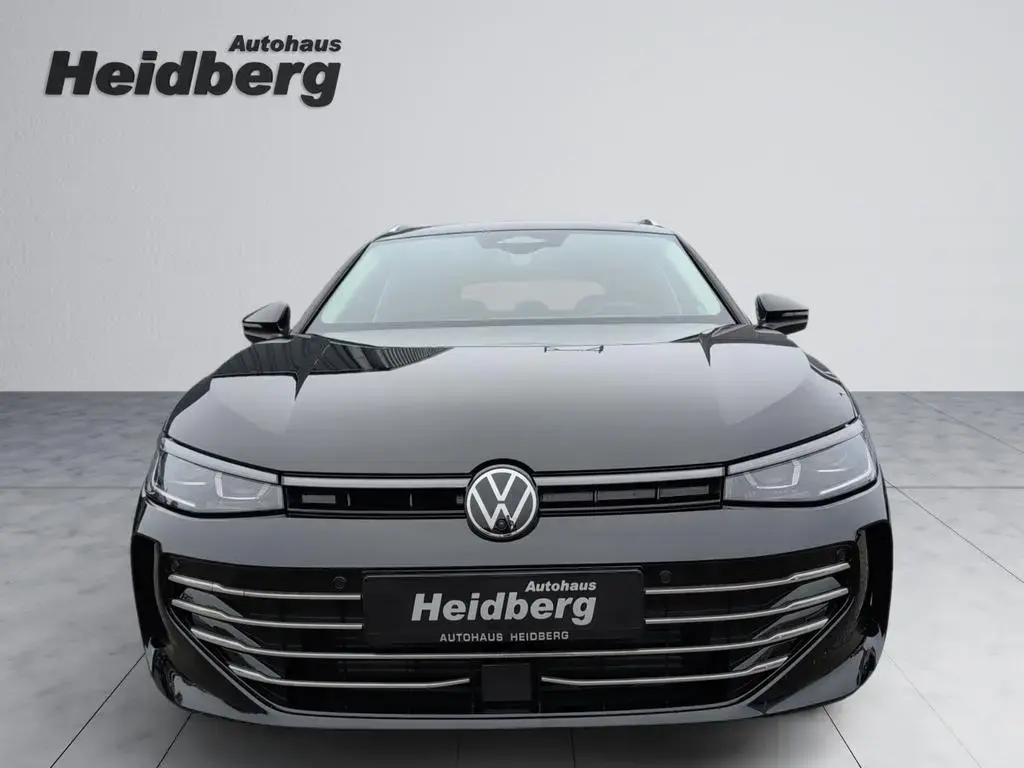 Main__Slider__Photo:Volkswagen Passat Variant Elegance IQ-Matrix AHK ACC Allwet 02/2025-1