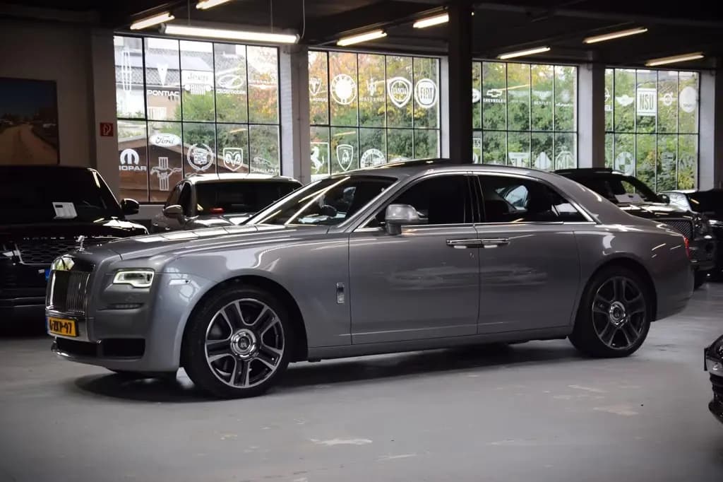 Main__Slider__Photo:Rolls-Royce Ghost 6.6 V12 Serie II FaceLift  Massage 01/2015-0
