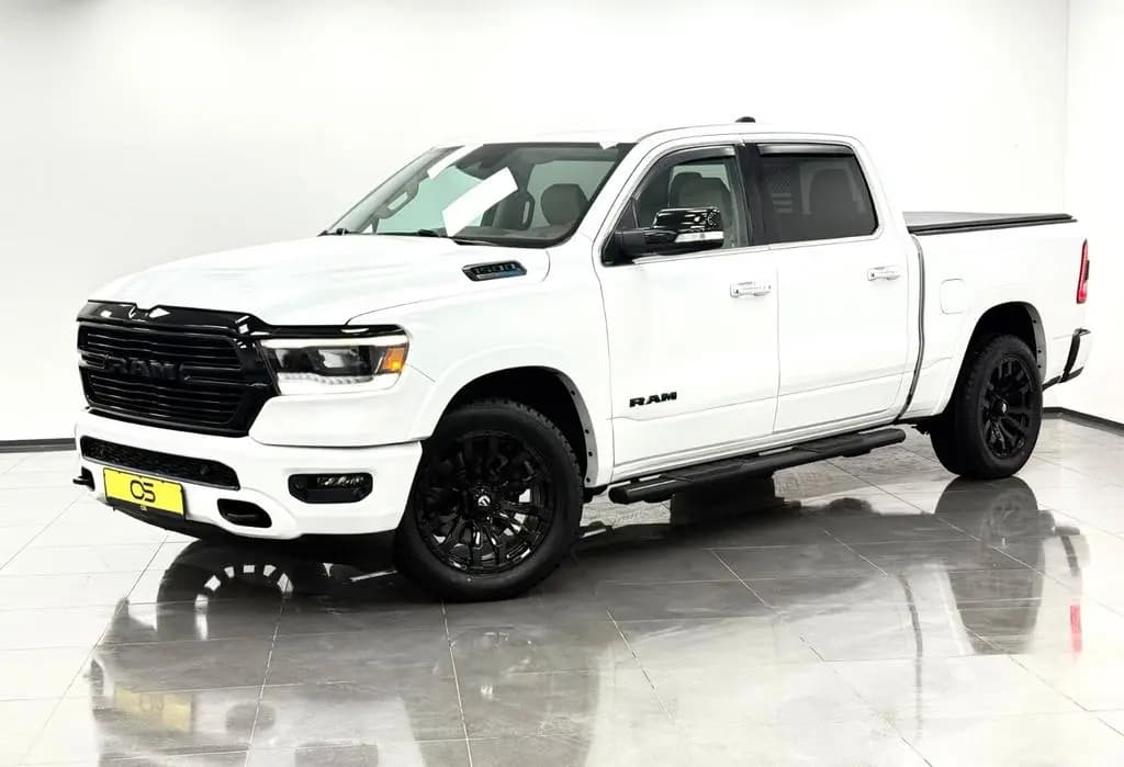 Main__Slider__Photo:Dodge RAM 5.7 V8 HEMI Laramie*Perl Weiss*12"Display 01/2021-0