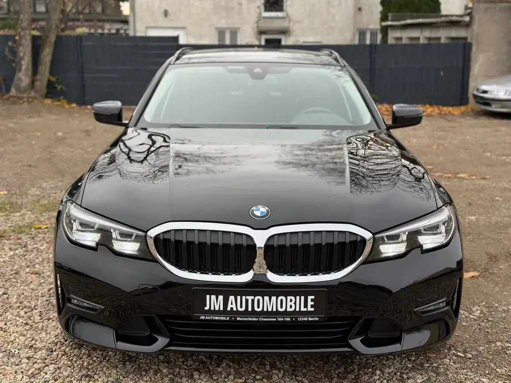 Main__Slider__Photo:BMW 3 Series 330i Sportline/Vollleder/Navi/3-Zone-Automatik 11/2019-1