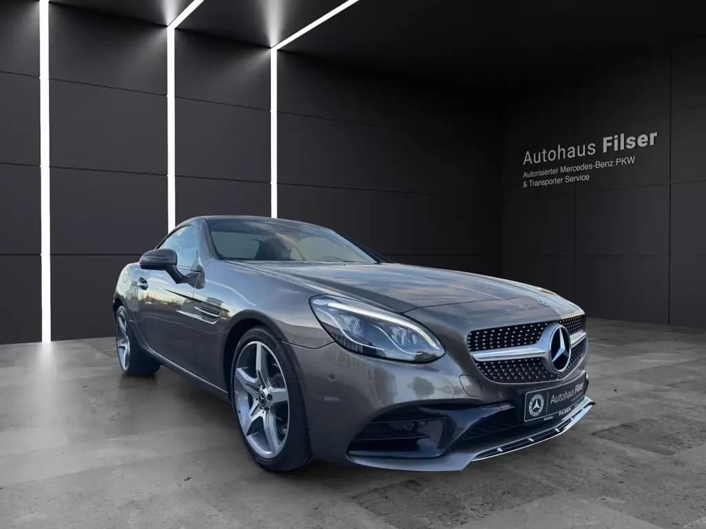 Main__Slider__Photo:Mercedes-Benz SLC-Class 250 d*AMG*Pano-Dach* Airscarf*LED*H&K*TOTW.* 10/2017-0