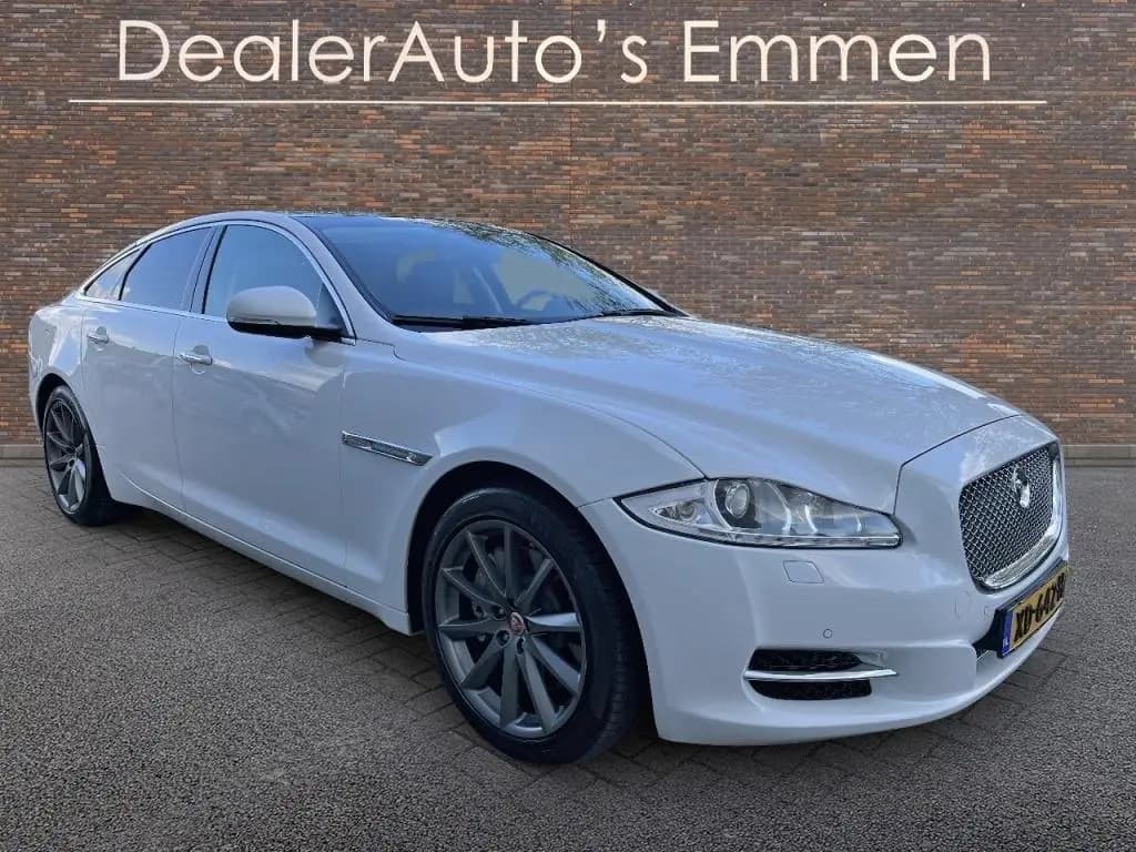 Main__Slider__Photo:Jaguar XJ 3.0 V6 341 PK SC AWD LEDER SCHUIFDAK LMV NAVI 02/2015-0