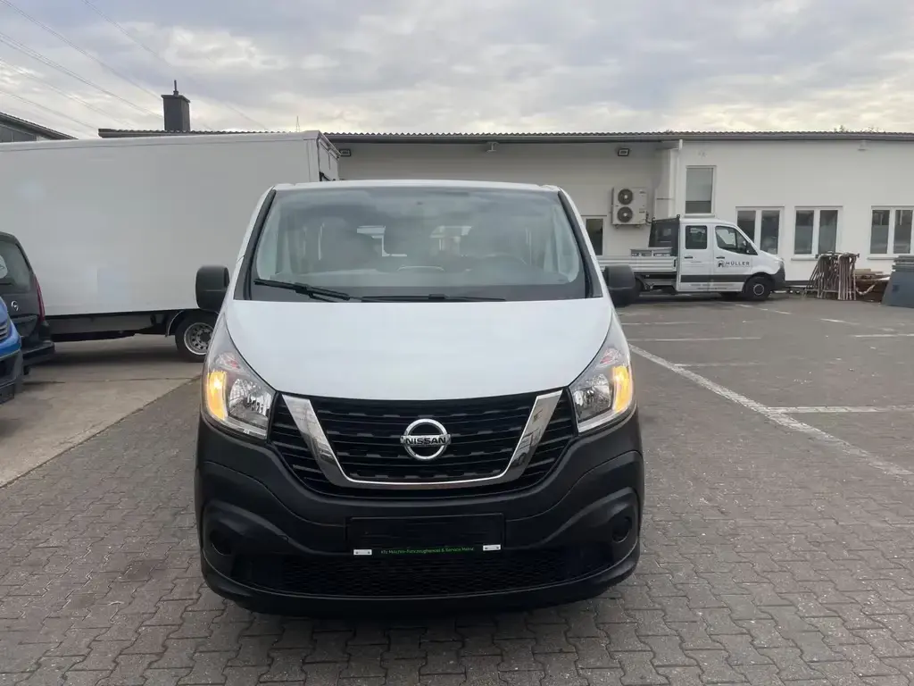 Main__Slider__Photo:Nissan NV300 *9-Sitzer*1-Hand*2-Zonen Klima*Einparkhilfe 04/2018-1