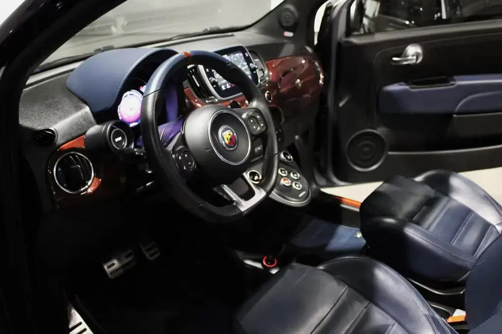 Main__Slider__Photo:Abarth 695C RIVALE *RIVA BOOT EDITION* AUTOMATIK! 03/2018-1