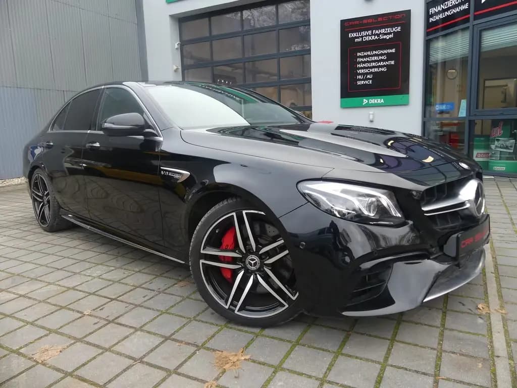 Main__Slider__Photo:Mercedes-Benz E-Class 03/2017-0