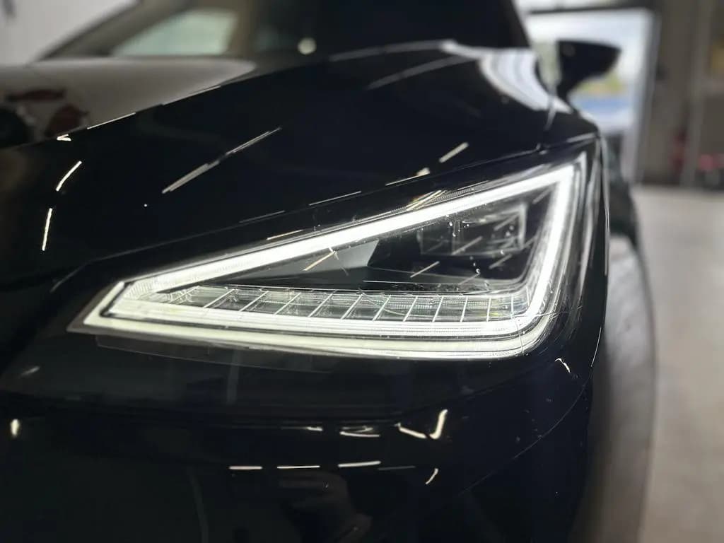 Main__Slider__Photo:Seat Arona 1,5TSI DSG FR 18´´AHK Alcant. Full LED NAV 05/2025-0