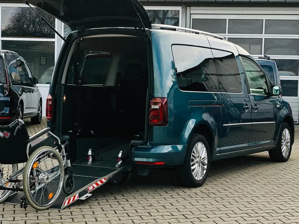 Main__Slider__Photo:Volkswagen Caddy 1,4-DSG-Maxi-Behindertengerecht-Highline 03/2019-0