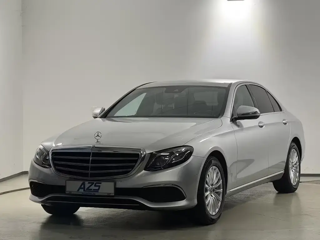 Main__Slider__Photo:Mercedes-Benz E 220 CDI Exclusive AHK Kamera LED Navi 09/2017-1