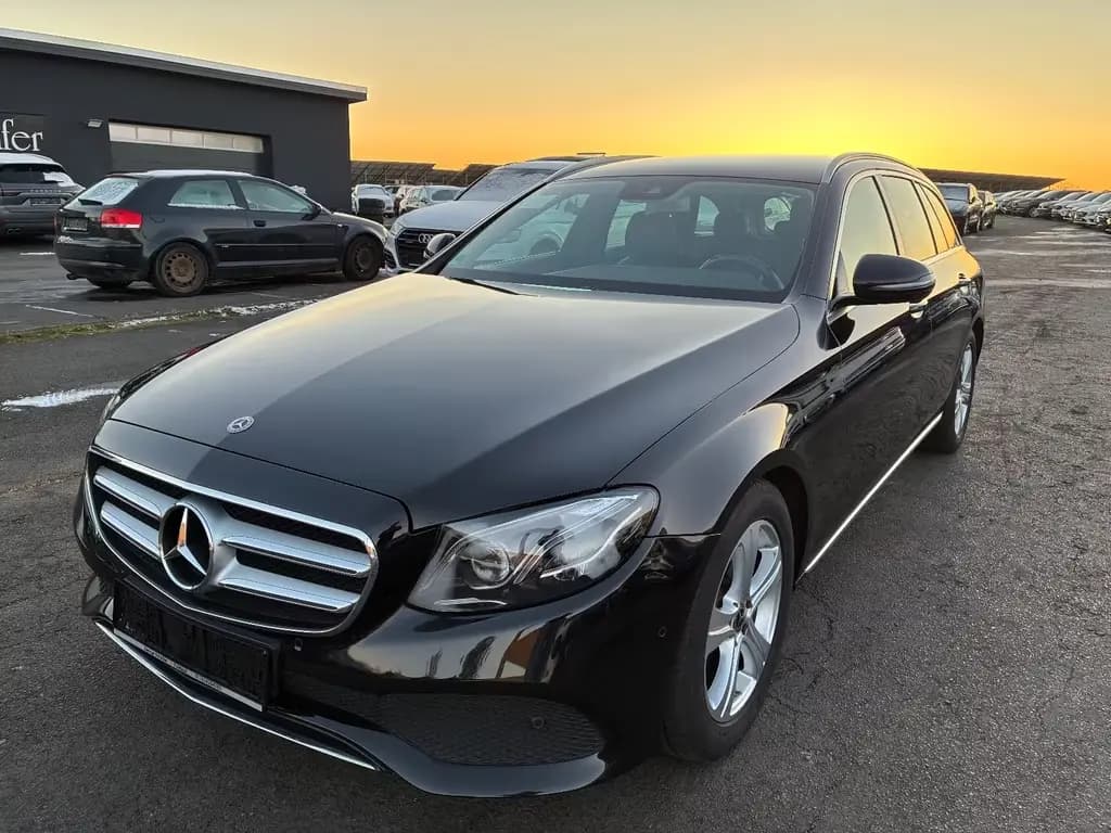Main__Slider__Photo:Mercedes-Benz E-Class 200 T Avantgarde Widescreen Multibeam Kamera 11/2017-0