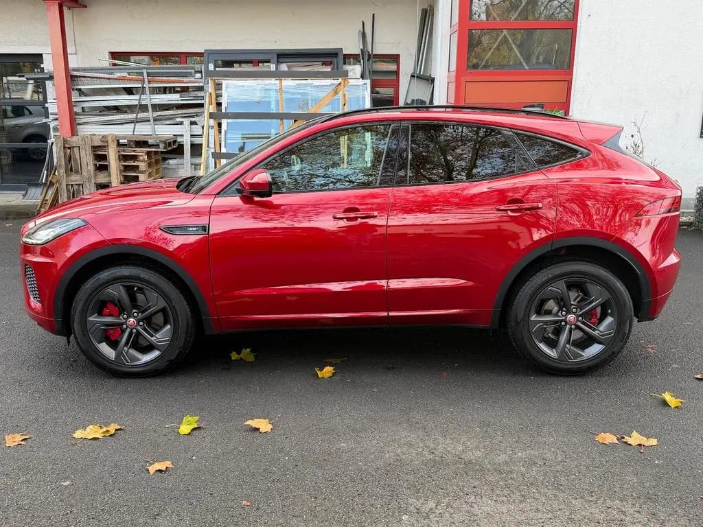 Main__Slider__Photo:Jaguar E-Pace R-Dynamic SE AWD~LED~ACC~PANO 08/2018-0