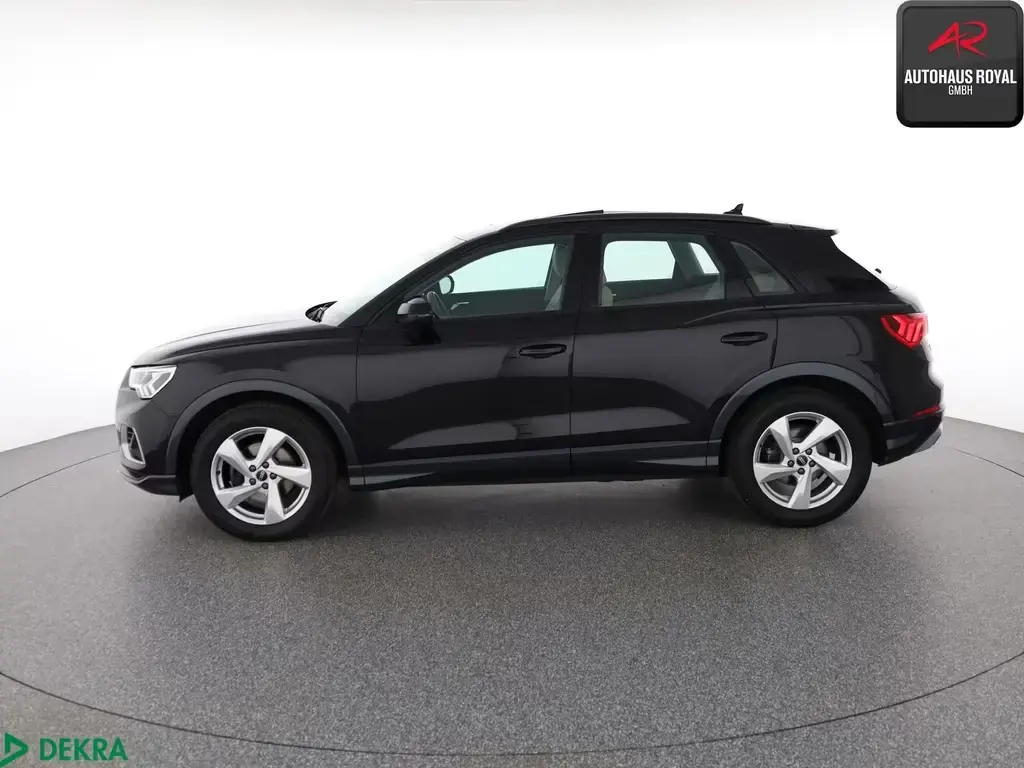 Main__Slider__Photo:Audi Q3 35 TFSI KEYLESS,AMBIENTE,PANORAMA,METALLIC 06/2021-1