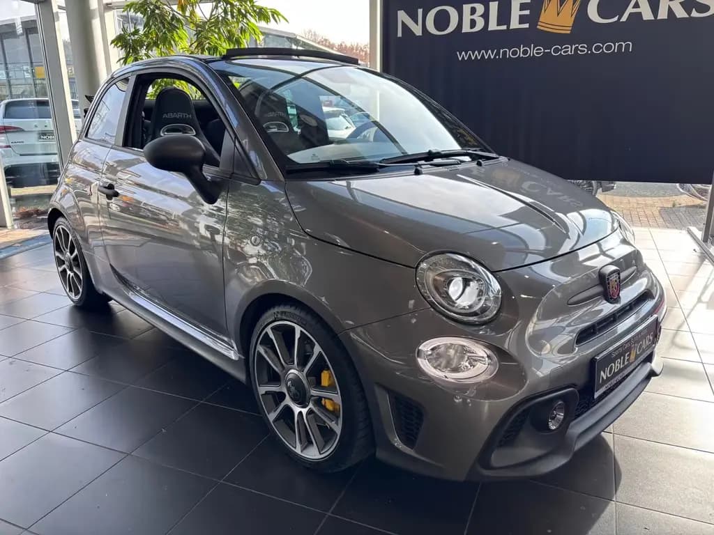 Main__Slider__Photo:Abarth 695C Aut. NAV SHZ BEATS LEDER 03/2024-0