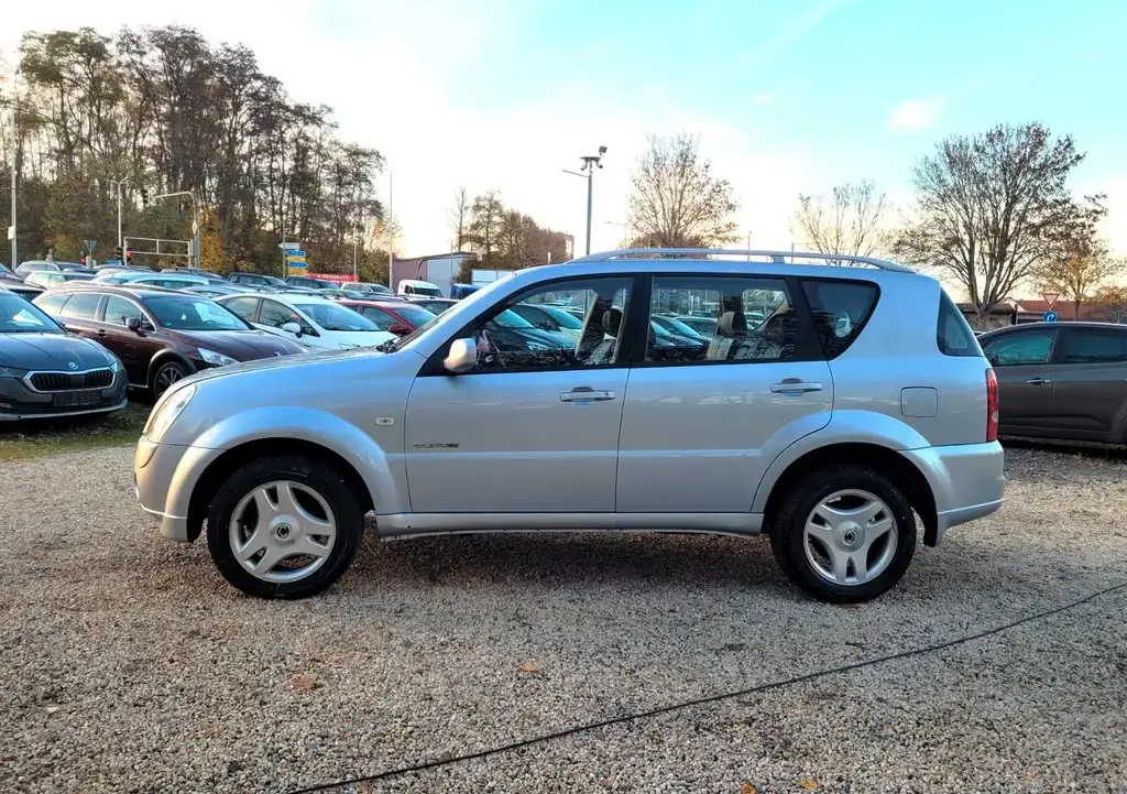 Main__Slider__Photo:Ssangyong REXTON Rexton 270 Xdi*SZH*Klimaaut*Leder*AHK*LMF 10/2006-1