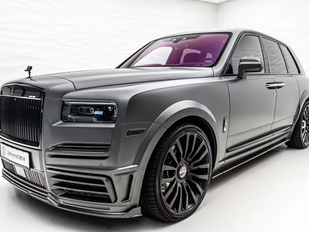 Main__Slider__Photo:Rolls-Royce Cullinan Black Badge*MANSORY*Starlight*R24 01/2022-0