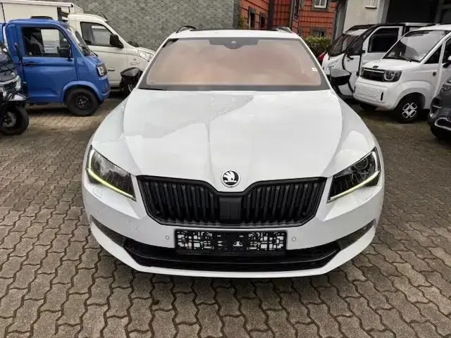Main__Slider__Photo:Skoda Superb Combi SportLine 4x4 DSG ACC+DCC+XENON+19' 07/2017-1
