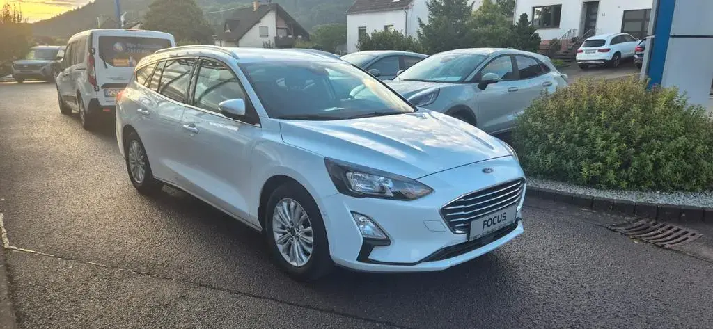 Main__Slider__Photo:Ford Focus Turnier Titanium 10/2020-1