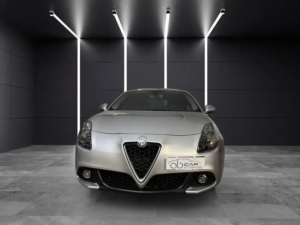 Main__Slider__Photo:Alfa Romeo Giulietta 1.6 jtdm Giulietta 120cv tc 12/2016-1