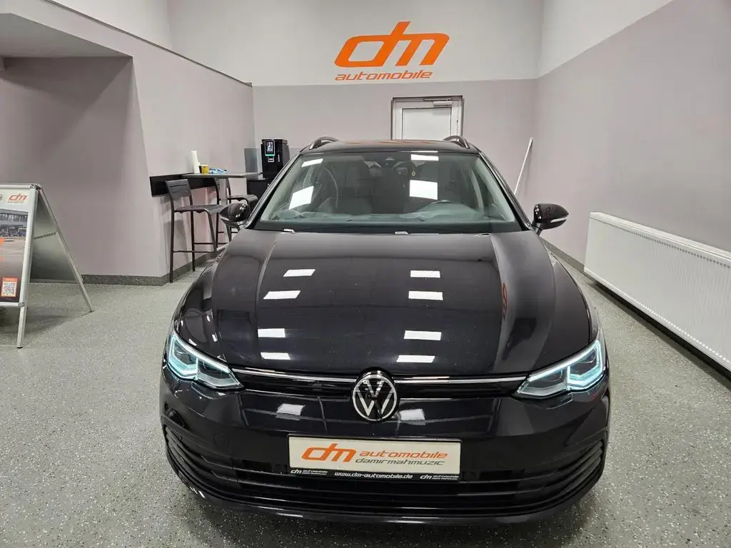Main__Slider__Photo:Volkswagen Golf VIII 2.0 TDI Variant Life MATRIX 05/2021-1