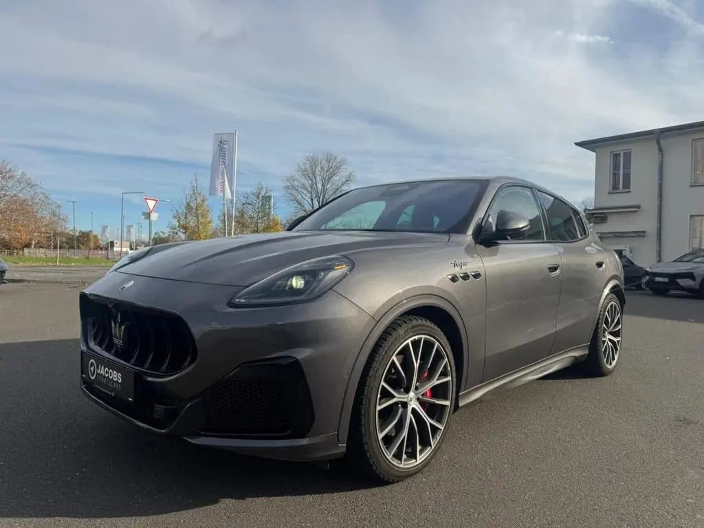 Main__Slider__Photo:Maserati Grecale Trofeo+360+Pano+Head-Up 10/2022-0