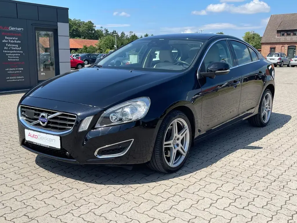 Main__Slider__Photo:Volvo S60 2.4 D5 Lim. Summum 2HD Volvo-Scheckheft 09/2012-1