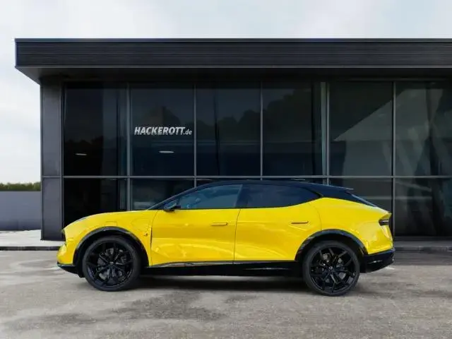 Main__Slider__Photo:Lotus Eletre S - Glasdach, Carbonpaket, Komfortsitze 08/2023-1