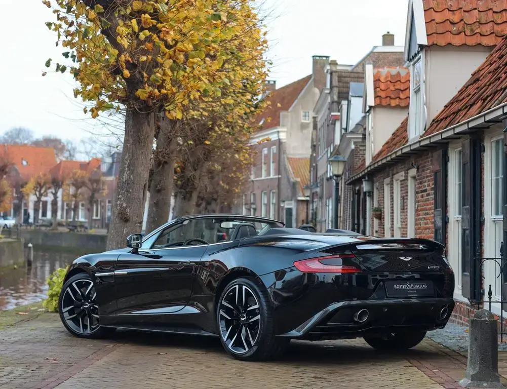 Main__Slider__Photo:Aston Martin Vanquish Volante | Carbon - B&O - Camera 05/2017-1
