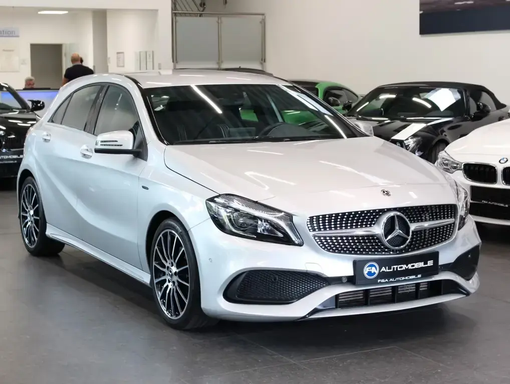 Main__Slider__Photo:Mercedes-Benz A-Class 200 AMG Line BlueEff 06/2018-1