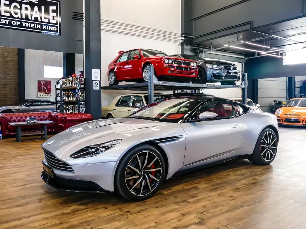 Main__Slider__Photo:Aston Martin DB11 5.2 V12 AMR Launch Edition 1 0f 1000 01/2017-0