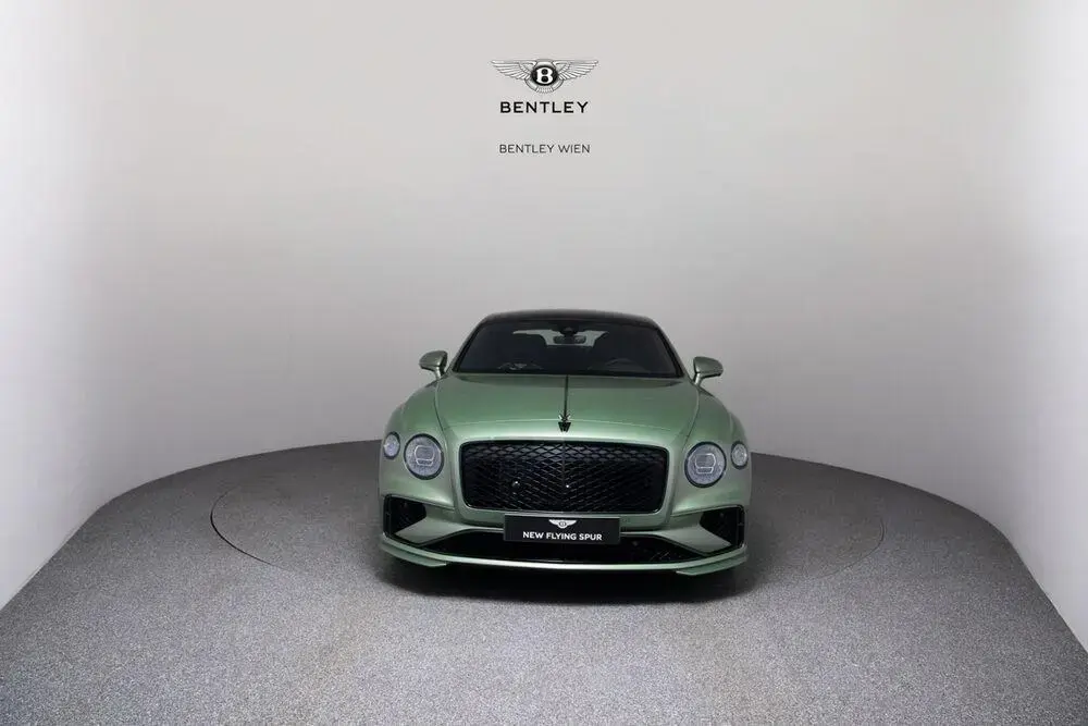 Main__Slider__Photo:Bentley Flying Spur Speed V8 Hybrid 04/2025-1