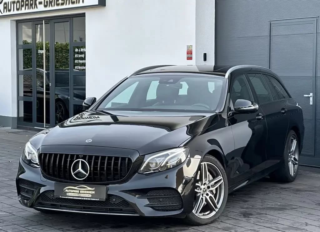 Main__Slider__Photo:Mercedes-Benz E-Class d 4Matic*9G*AMG-LINE*COMAND*360°AHK*S-DACH 12/2018-0