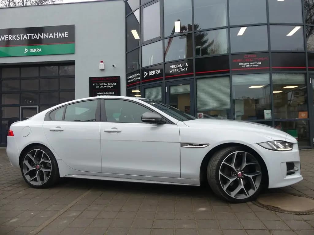 Main__Slider__Photo:Jaguar XE 2.0 d R-Sport AWD PANO/XENON/KAM/MEMORY 02/2018-0