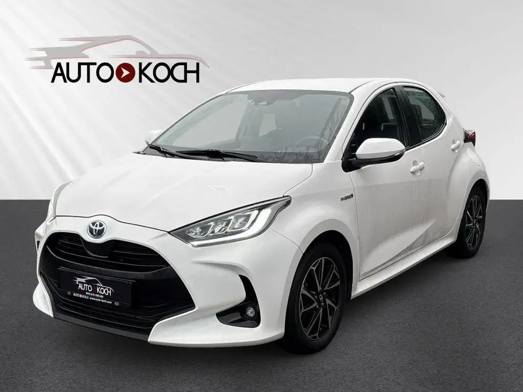 Main__Slider__Photo:Toyota Yaris 1,5-l-VVT-iE Hybrid Team D AHK Winterreife 07/2021-1