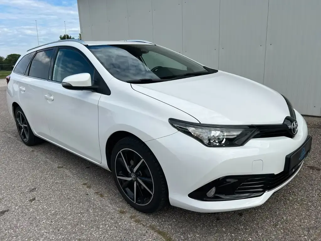 Main__Slider__Photo:Toyota Auris Touring Sports Team D *KAM*SHZ*KLIMA*LED* 12/2018-1