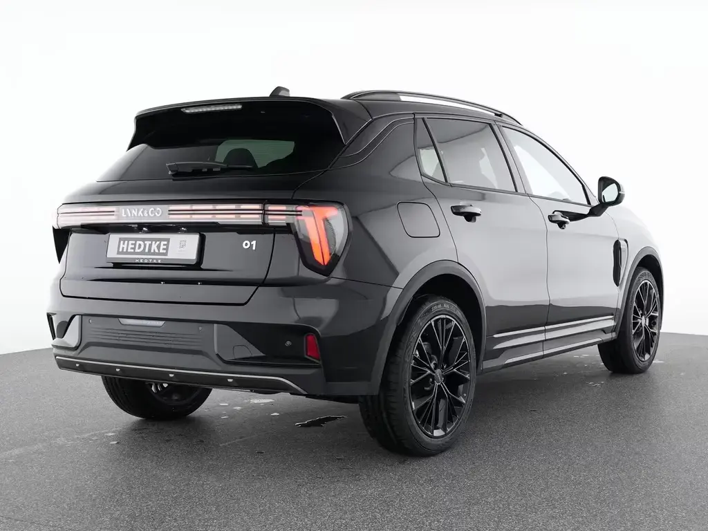 Main__Slider__Photo:Lynk&Co 01 More Plug-in Hybrid 20"+PANO+360° null-1