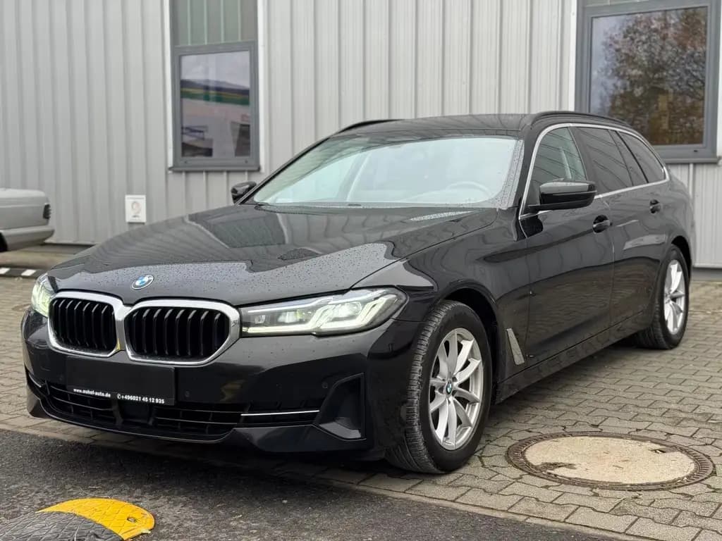 Main__Slider__Photo:BMW 520 d Touring xDrive Laser HUD DriAssPro Dakota A 06/2022-0