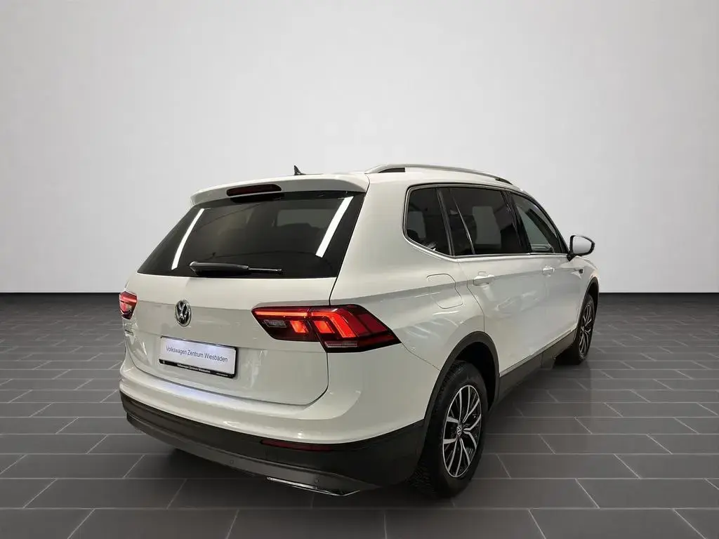 Main__Slider__Photo:Volkswagen Tiguan Allspace 1.5 TSI ACTIVE, 7 Sitzer, Navi, 06/2020-1