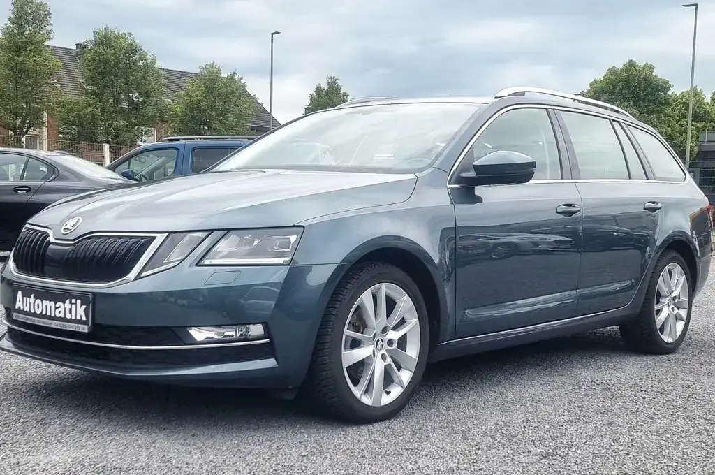 Main__Slider__Photo:Skoda Octavia Combi Style TOP EXTRAS 1.HAND SCHECKHEFT 02/2017-1