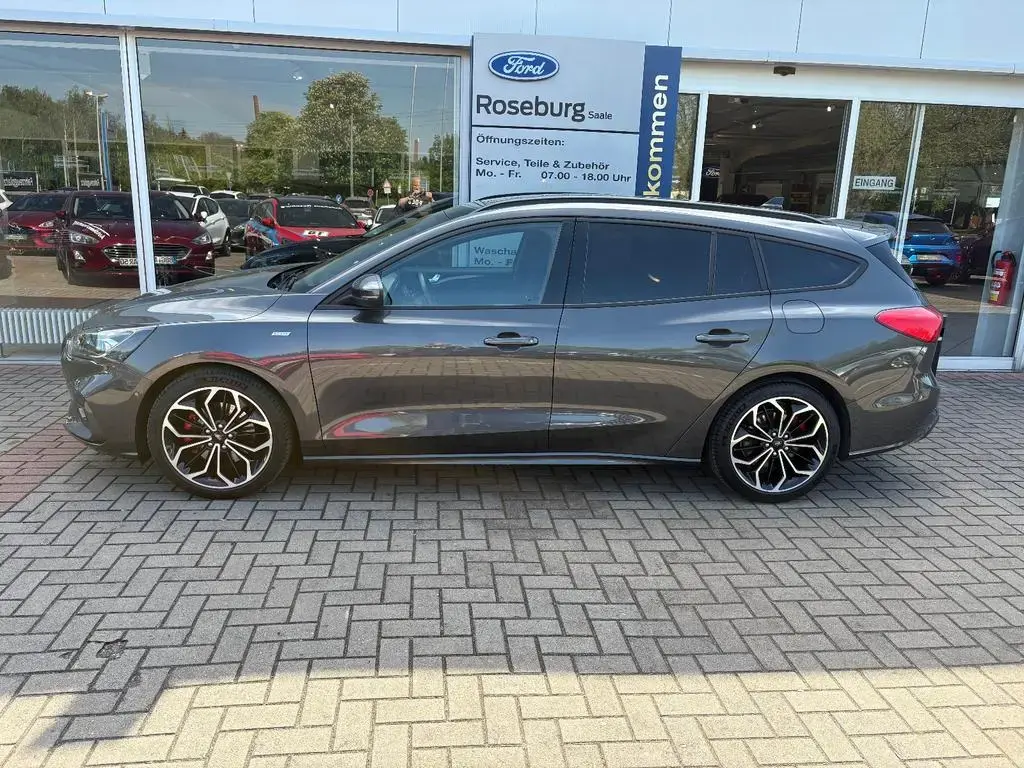 Main__Slider__Photo:Ford Focus Turnier ST-Line X AHK NAVI LED PANO-SD EHK 03/2021-1