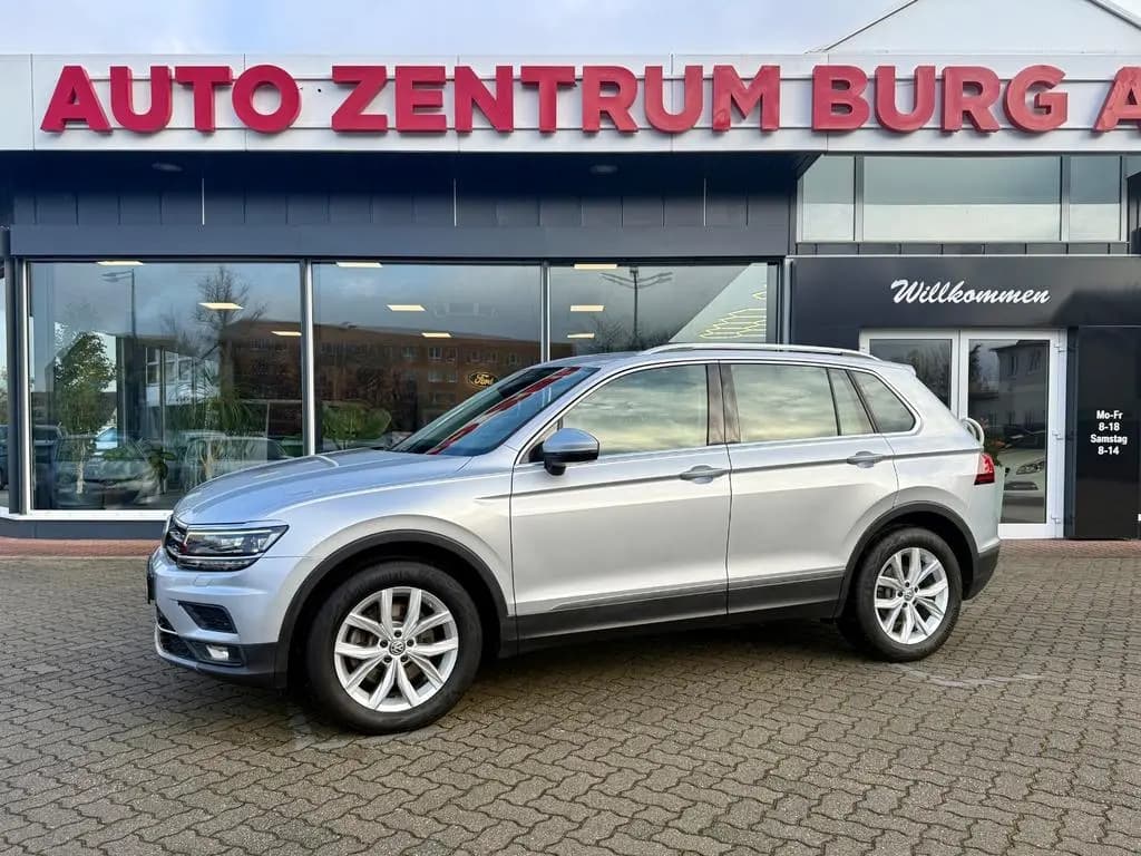 Main__Slider__Photo:Volkswagen Tiguan Highline 4Motion Automatik LED PANO HUD 05/2019-0