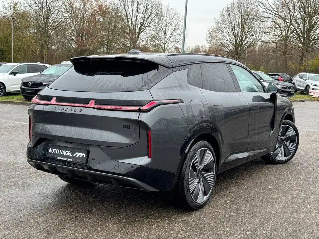 Main__Slider__Photo:Lynk&Co 08 More Long-Range-Hybrid null-1