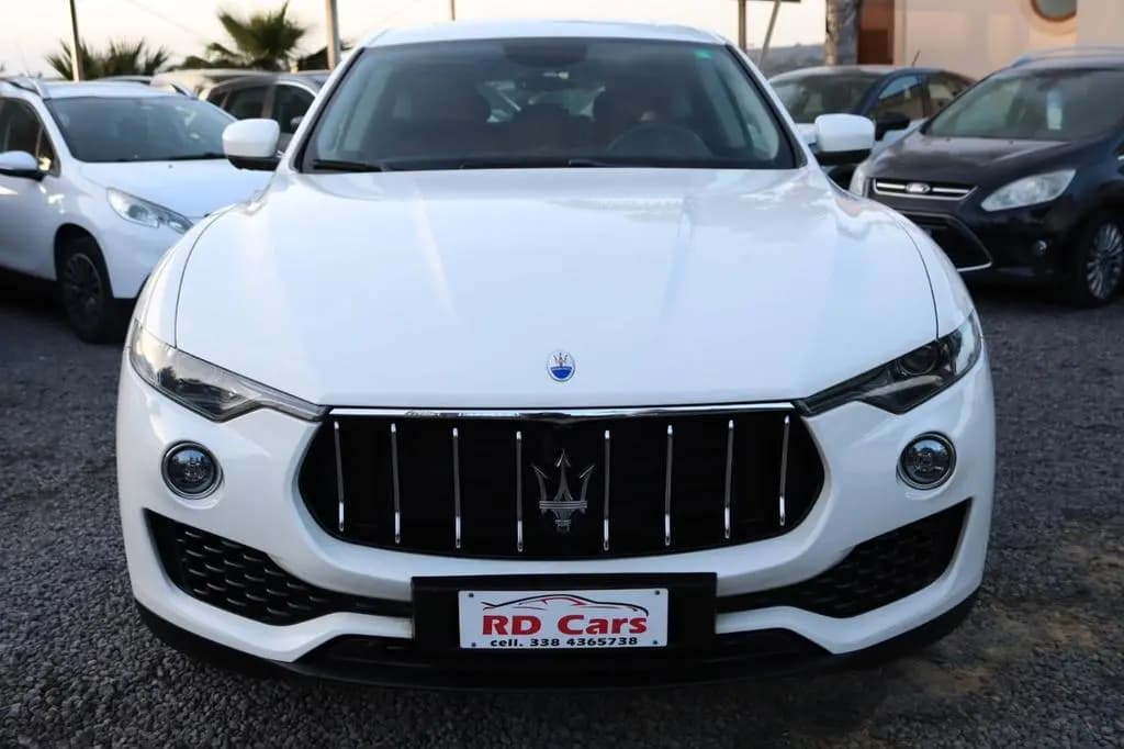 Main__Slider__Photo:Maserati Levante V6 Diesel 275 CV AWD TETTUCCIO 01/2017-0