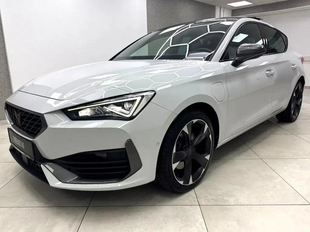 Main__Slider__Photo:Cupra Leon 1.4 TSI eHybrid Pano Navi ACC Rcam LED Appl 08/2022-1