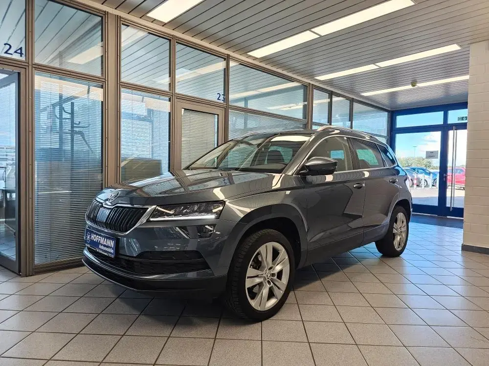 Main__Slider__Photo:Skoda Karoq Style AHK,Kamera,Pano-Dach,Sitzheizung,LED 07/2019-1